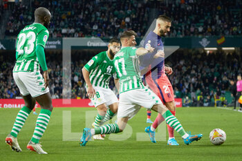 2022-03-06 - Joaquin Sanchez of Real Betis and Yannick Carrasco of Atletico de Madrid during the Spanish championship La Liga football match between Real Betis and Atletico de Madrid on March 6, 2022 at Benito Villamarin stadium in Sevilla, Spain - REAL BETIS VS ATLETICO DE MADRID - SPANISH LA LIGA - SOCCER