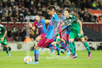 2022-03-13 - Ferran Torres of FC Barcelona scores a goal during the Spanish championship La Liga football match between FC Barcelona and CA Osasuna on March 13, 2022 at Camp Nou stadium in Barcelona, Spain - FC BARCELONA VS CA OSASUNA - SPANISH LA LIGA - SOCCER