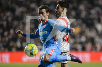 2022-03-19 - Antoine Griezmann of Atletico de Madrid (R) battles for the ball with Oscar Valentin of Rayo Vallecano (L) during La Liga match between Rayo Vallecano and Atlético de Madrid at  Estadio de Vallecas on 19 March 2022 in Madrid, Spain. - RAYO VALLECANO VS ATLéTICO DE MADRID - SPANISH LA LIGA - SOCCER