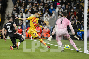 2022-03-20 - 20.03.2022, Madrid, Pierre-Emerick Aubameyang of Fc Barcelona attempts a kick during the La Liga match between Real Madrid and FC Barcelona at Estadio Santiago Bernabeu on 20 March 2022 in Madrid Spain. - REAL MADRID VS FC BARCELONA - SPANISH LA LIGA - SOCCER