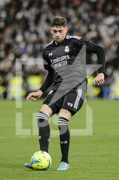 2022-03-20 - 20.03.2022, Madrid, Federico Valverde of Real Madrid CF looks to pass the ball during the La Liga match between Real Madrid and FC Barcelona at Estadio Santiago Bernabeu on 20 March 2022 in Madrid Spain. - REAL MADRID VS FC BARCELONA - SPANISH LA LIGA - SOCCER