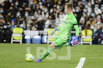 2022-03-20 - 20.03.2022, Madrid, Goalkeeper Marc Andre ter Stegen of Fc Barcelona looks to pass the ball during the La Liga match between Real Madrid and FC Barcelona at Estadio Santiago Bernabeu on 20 March 2022 in Madrid Spain. - REAL MADRID VS FC BARCELONA - SPANISH LA LIGA - SOCCER