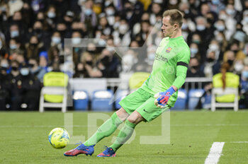 2022-03-20 - 20.03.2022, Madrid, Goalkeeper Marc Andre ter Stegen of Fc Barcelona makes a pass during the La Liga match between Real Madrid and FC Barcelona at Estadio Santiago Bernabeu on 20 March 2022 in Madrid Spain. - REAL MADRID VS FC BARCELONA - SPANISH LA LIGA - SOCCER
