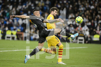 2022-03-20 - 20.03.2022, Madrid, Mariano Diaz of Real Madrid CF (L) battles for the ball with Gerard Pique of Fc Barcelona (R) during the La Liga match between Real Madrid and FC Barcelona at Estadio Santiago Bernabeu on 20 March 2022 in Madrid Spain. - REAL MADRID VS FC BARCELONA - SPANISH LA LIGA - SOCCER