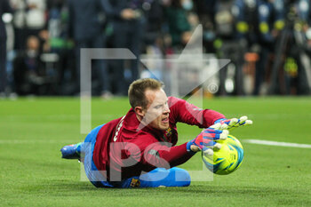 2022-03-20 - Marc Andre Ter Stegen of FC Barcelona warms up during the Spanish championship La Liga football match between Real Madrid and FC Barcelona on March 20, 2022 at Santiago Bernabeu stadium in Madrid, Spain - REAL MADRID VS FC BARCELONA - SPANISH LA LIGA - SOCCER
