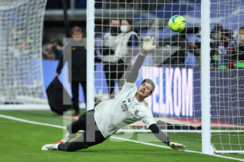 2022-03-20 - Thibaut Courtois of Real Madrid warms up during the Spanish championship La Liga football match between Real Madrid and FC Barcelona on March 20, 2022 at Santiago Bernabeu stadium in Madrid, Spain - REAL MADRID VS FC BARCELONA - SPANISH LA LIGA - SOCCER