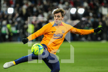 2022-03-20 - Nico Gonzalez of FC Barcelona warms up during the Spanish championship La Liga football match between Real Madrid and FC Barcelona on March 20, 2022 at Santiago Bernabeu stadium in Madrid, Spain - REAL MADRID VS FC BARCELONA - SPANISH LA LIGA - SOCCER