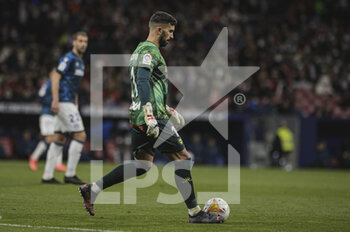 2022-04-02 - 02.04.2022, Madrid, Spain. Goalkeeper Fernando Pacheco of Deportivo Alaves looks to pass the ball during the Liga Santander match between Atletico de Madrid and Deportivo Alaves at Estadio Wanda Metropolitano on 02 April 2022 in Madrid Spain. - ATLETICO DE MADRID VS DEPORTIVO ALAVES - SPANISH LA LIGA - SOCCER