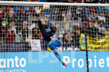 2022-04-10 - Marc-Andre ter Stegen of FC Barcelona warms up during the Spanich championship La Liga football match between Levante UD and FC Barcelona on April 10, 2022 at the Ciutat de Valencia Stadium in Valencia, Spain - LEVANTE UD VS FC BARCELONA - SPANISH LA LIGA - SOCCER