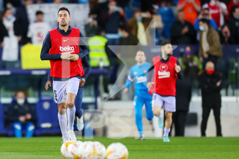 2022-04-10 - Sergio Busquets of FC Barcelona warms up during the Spanich championship La Liga football match between Levante UD and FC Barcelona on April 10, 2022 at the Ciutat de Valencia Stadium in Valencia, Spain - LEVANTE UD VS FC BARCELONA - SPANISH LA LIGA - SOCCER