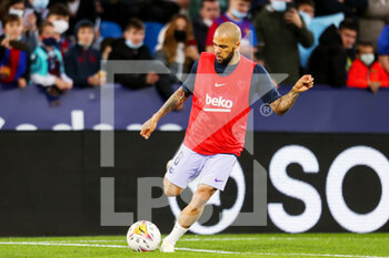 2022-04-10 - Dani Alves of FC Barcelona warms up during the Spanich championship La Liga football match between Levante UD and FC Barcelona on April 10, 2022 at the Ciutat de Valencia Stadium in Valencia, Spain - LEVANTE UD VS FC BARCELONA - SPANISH LA LIGA - SOCCER