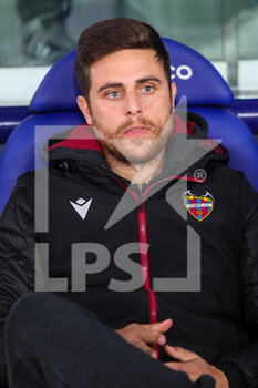 2022-04-10 - Alessio Lisci, head coach of Levante UD during the Spanich championship La Liga football match between Levante UD and FC Barcelona on April 10, 2022 at the Ciutat de Valencia Stadium in Valencia, Spain - LEVANTE UD VS FC BARCELONA - SPANISH LA LIGA - SOCCER