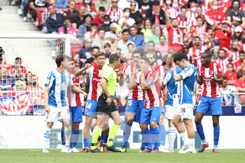 2022-04-17 - Geoffrey Kondogbia of Atletico de Madrid see the second yellow card and red card during the Spanish championship La Liga football match between Atletico de Madrid and RCD Espanyol on April 17, 2022 at Wanda Metropolitano stadium in Madrid, Spain - ATLETICO DE MADRID VS RCD ESPANYOL - SPANISH LA LIGA - SOCCER