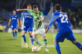2022-05-02 - 30.04.2022, Madrid, Spain. Sergio Canales of Real Betis looks to pass the ball during the LaLiga Santander match between Getafe Cf and Real Betis at Estadio Coliseum Alfonso Perez on 2 May 2022 in Getafe, Spain. - GETAFE CF VS REAL BETIS - SPANISH LA LIGA - SOCCER