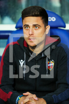 2022-05-06 - Alessio Lisci, head coach of Levante UD, looks on during the Spanish championship La Liga football match between Levante UD and Real Sociedad on May 6, 2022 at the Ciutat de Valencia Stadium in Valencia, Spain - LEVANTE UD VS REAL SOCIEDAD - SPANISH LA LIGA - SOCCER