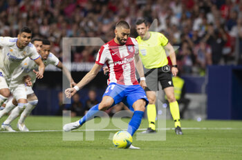 2022-05-08 - 30.04.2022, Madrid, Spain. Yannick Carrasco of Atletico de Madrid attempts a kick during the LaLiga Santander match between Atletico de Madrid and Real Madrid at Wanda Metropolitano on 8 May 2022 in Madrid, Spain. - ATLETICO DE MADRID VS REAL MADRID - SPANISH LA LIGA - SOCCER