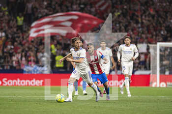 2022-05-08 - 30.04.2022, Madrid, Spain. Luka Modric of Real Madrid CF (L) is chased by Jorge Resurreccion koke of Atletico de Madrid (R) during the LaLiga Santander match between Atletico de Madrid and Real Madrid at Wanda Metropolitano on 8 May 2022 in Madrid, Spain. - ATLETICO DE MADRID VS REAL MADRID - SPANISH LA LIGA - SOCCER