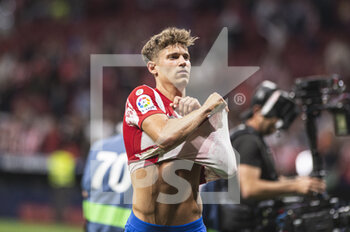 2022-05-08 - 30.04.2022, Madrid, Spain. Marcos Llorente  of Atletico de Madrid thanks supporters for standing  during the LaLiga Santander match between Atletico de Madrid and Real Madrid at Wanda Metropolitano on 8 May 2022 in Madrid, Spain. - ATLETICO DE MADRID VS REAL MADRID - SPANISH LA LIGA - SOCCER