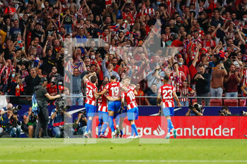 2022-05-08 - Yannick Carrasco of Atletico de Madrid celebrates a goal with teammates during the Spanish championship La Liga football match between Atletico de Madrid and Real Madrid on May 8, 2022 in Madrid, Spain - ATLETICO DE MADRID VS REAL MADRID - SPANISH LA LIGA - SOCCER