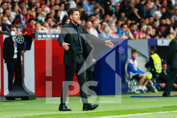 2022-05-08 - Diego Pablo Simeone, coach of Atletico de Madrid during the Spanish championship La Liga football match between Atletico de Madrid and Real Madrid on May 8, 2022 in Madrid, Spain - ATLETICO DE MADRID VS REAL MADRID - SPANISH LA LIGA - SOCCER