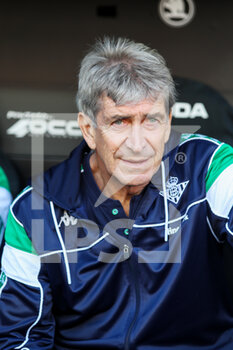 2022-05-10 - Manuel Pellegrini, head coach of Real Betis during the Spanish championship La Liga football match between Valencia CF and Real Betis Balonpie on May 10, 2022 at the Mestalla Stadium in Valencia, Spain - VALENCIA CF VS REAL BETIS BALONPIE - SPANISH LA LIGA - SOCCER