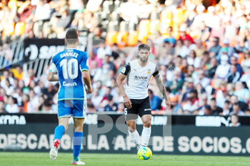 2022-05-10 - Omar Alderete of Valencia during the Spanish championship La Liga football match between Valencia CF and Real Betis Balonpie on May 10, 2022 at the Mestalla Stadium in Valencia, Spain - VALENCIA CF VS REAL BETIS BALONPIE - SPANISH LA LIGA - SOCCER