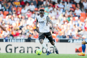 2022-05-10 - Mouctar Diakhaby of Valencia during the Spanish championship La Liga football match between Valencia CF and Real Betis Balonpie on May 10, 2022 at the Mestalla Stadium in Valencia, Spain - VALENCIA CF VS REAL BETIS BALONPIE - SPANISH LA LIGA - SOCCER