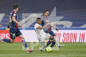 2022-05-12 - 30.04.2022, Madrid, Spain. Rodrygo Goes of Real Madrid CF battles for the ball during the LaLiga Santander match between Atletico de Madrid and Real Madrid at Wanda Metropolitano on 8 May 2022 in Madrid, Spain. - ATLETICO DE MADRID VS REAL MADRID - SPANISH LA LIGA - SOCCER