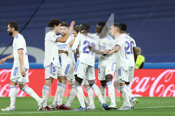 2022-05-12 - Ferland Mendy of Real Madrid celebrates a goal with teammates during the Spanish championship La Liga football match between Real Madrid and Levante UD on May 12, 2022 at Santiago Bernabeu stadium in Madrid, Spain - REAL MADRID VS LEVANTE UD - SPANISH LA LIGA - SOCCER