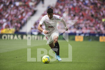 2022-05-15 - 15.05.2022, Madrid, Spain. Marcos Acuña of Sevilla Fc looks to pass the ball during the LaLiga Santander match between Atletico de Madrid and Sevilla Fc at Wanda Metropolitano on 15 May 2022 in Madrid, Spain. - ATLETICO DE MADRID VS SEVILLA FC - SPANISH LA LIGA - SOCCER