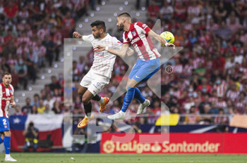 2022-05-15 - 15.05.2022, Madrid, Spain. Yannick Carrasco of Atletico de Madrid (R) battles for the ball with Jesus Corona of Sevilla Fc (L) during the LaLiga Santander match between Atletico de Madrid and Sevilla Fc at Wanda Metropolitano on 15 May 2022 in Madrid, Spain. - ATLETICO DE MADRID VS SEVILLA FC - SPANISH LA LIGA - SOCCER