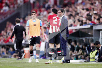 2022-05-15 - Marcelino Garcia Toral Head coach of Athletic Club speaks with Ander Capa during the Spanish championship La Liga football match between Athletic Club and CA Osasuna on May 15, 2022 at San Mames in Bilbao, Spain - ATHLETIC CLUB VS CA OSASUNA - SPANISH LA LIGA - SOCCER