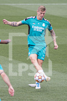 2022-05-24 - 24.05.2022, Madrid, Spain. Toni Kroos of Real Madrid CF looks to pass the ball during open media day Real Madrid at Ciudad deportiva Real Madrid on 24 Mal 2022 in Madrid Spain. - OPEN MEDIA DAY REAL MADRID - SPANISH LA LIGA - SOCCER