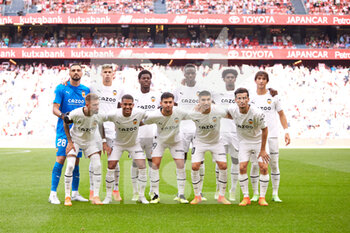 2022-08-21 - Team of Valencia during the Spanish championship La Liga football match between Athletic Club and Valencia CF on August 21, 2022 at San Mames stadium in Bilbao, Spain - FOOTBALL - SPANISH CHAMP - ATHLETIC BILBAO V VALENCIA - SPANISH LA LIGA - SOCCER