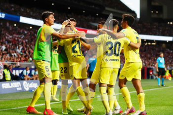 2022-08-21 - Yeremy Pino of Villarreal celebrates a goal 0-1 with teammates during the Spanish championship La Liga football match between Atletico de Madrid and Villarreal CF on August 21, 2022 at Civitas Metropolitano stadium in Madrid, Spain - FOOTBALL - SPANISH CHAMP - ATLETICO MADRID V VILLARREAL - SPANISH LA LIGA - SOCCER