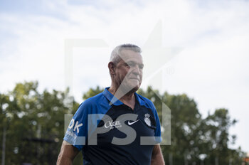 2022-08-27 - 27.08.2022, Madrid, Spain. RCD Mallorca Head Coach Javier Aguirre getting into the field during the LaLiga Santander match between Rayo Vallecano and RCD Mallorca at Estadio de Vallecas on 27 August 2022 in Madrid, Spain. - LALIGA SANTANDER 2021/2023- RAYO VALLECANO VS RCD MALLORCA - SPANISH LA LIGA - SOCCER