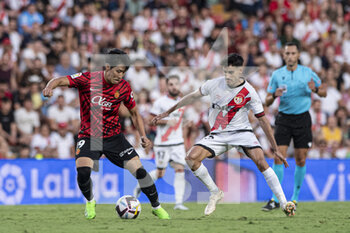 2022-08-27 - 27.08.2022, Madrid, Spain. Lee Kang-In of RCD Mallorca (L) battles for the ball with Oscar Valentin of Rayo Vallecano (R) during the LaLiga Santander match between Rayo Vallecano and RCD Mallorca at Estadio de Vallecas on 27 August 2022 in Madrid, Spain. - LALIGA SANTANDER 2021/2023- RAYO VALLECANO VS RCD MALLORCA - SPANISH LA LIGA - SOCCER
