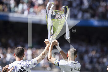 2022-09-03 - 03.09.2022, Madrid, Spain. Karim Benzema of Real Madrid CF (R) and Nacho Fernandez of Real Madrid CF (R) thanks supporters for standing during the LaLiga Santander match between Real Madrid CF and Real Betis at Santiago Bernabeu on 3 September 2022 in Madrid, Spain. - LALIGA SANTANDER 2021/2023- REAL MADRID VS REAL BETIS - SPANISH LA LIGA - SOCCER
