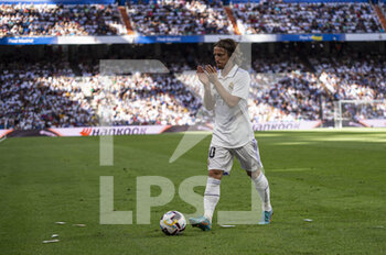 2022-09-03 - 03.09.2022, Madrid, Spain. Luka Modric of Real Madrid CF thanks supporters for standing during the LaLiga Santander match between Real Madrid CF and Real Betis at Santiago Bernabeu on 3 September 2022 in Madrid, Spain. - LALIGA SANTANDER 2021/2023- REAL MADRID VS REAL BETIS - SPANISH LA LIGA - SOCCER