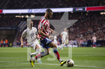 2022-09-18 - 18.09.2022, Madrid, Spain. Mario Hermoso of Atletico de Madrid (R) is chased by Luka Modric of Real Madrid Cf (L)  during the LaLiga Santander match between Atletico de Madrid and Real Madrid CF at Civitas Metropolitano on 18 September 2022 in Madrid, Spain. - LALIGA SANTANDER 2022/2023 - ATLETICO DE MADRID VS REAL MADRID CF - SPANISH LA LIGA - SOCCER