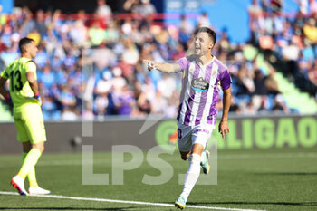 2022-10-01 - Oscar Plano of Real Valladolid celebrates a goal during the Spanish championship La Liga football match between Getafe CF and Real Valladolid on October 1, 2022 at Coliseum Alfonso Perez stadium in Getafe, Madrid, Spain - FOOTBALL - SPANISH CHAMP - GETAFE V REAL VALLADOLID - SPANISH LA LIGA - SOCCER