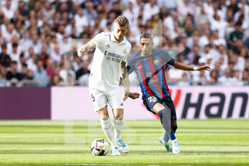 2022-10-16 - Toni Kroos of Real Madrid and Raphinha of FC Barcelona during the Spanish championship La Liga football match between Real Madrid and FC Barcelona on October 16, 2022 at Santiago Bernabeu stadium in Madrid, Spain - FOOTBALL - SPANISH CHAMP - REAL MADRID V FC BARCELONA - SPANISH LA LIGA - SOCCER