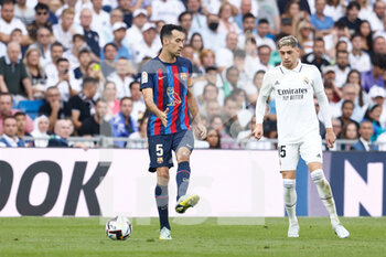 2022-10-16 - Sergio Busquet of FC Barcelona and Federico Valverde of Real Madrid during the Spanish championship La Liga football match between Real Madrid and FC Barcelona on October 16, 2022 at Santiago Bernabeu stadium in Madrid, Spain - FOOTBALL - SPANISH CHAMP - REAL MADRID V FC BARCELONA - SPANISH LA LIGA - SOCCER