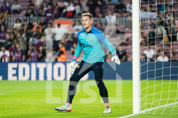 2022-10-20 - Marc-Andre ter Stegen of FC Barcelona warms up during the Spanish championship La Liga football match between FC Barcelona and Villarreal CF on October 20, 2022 at Spotify Camp Nou stadium in Barcelona, Spain - FOOTBALL - SPANISH CHAMP - FC BARCELONA V VILLARREAL - SPANISH LA LIGA - SOCCER