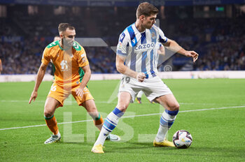 2022-10-30 - Alexander Sorloth of Real Sociedad competes for the ball with German Pezzella of Real Betis Balompie during the Spanish championship La Liga football match between Real Sociedad and Real Betis Balompie on October 30, 2022 at Reale Arena in San Sebastian, Spain - FOOTBALL - SPANISH CHAMP - REAL SOCIEDAD V REAL BETIS - SPANISH LA LIGA - SOCCER