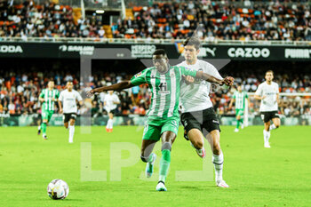 2022-11-10 - Luiz Henrique of Real Betis and Cenk Ozkacar of Valencia during the Spanish championship La Liga football match between Valencia CF and Real Betis Balompie on november 10, 2022 at Mestalla stadium in Valencia, Spain - FOOTBALL - SPANISH CHAMP - VALENCIA V REAL BETIS - SPANISH LA LIGA - SOCCER