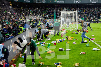 2022-12-29 - Moment in which Real Betis fans throw stuffed animals on the grass for a social action during the Spanish championship La Liga football match between Real Betis and Athletic Club on December 29, 2022 at Benito Villamarin stadium in Sevilla, Spain - FOOTBALL - SPANISH CHAMP - REAL BETIS V ATHLETIC CLUB - SPANISH LA LIGA - SOCCER
