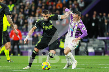 2022-12-30 - Karim Benzema of Real Madrid and Roque Mesa of Real Valladolid during the Spanish championship La Liga football match between Real Valladolid and Real Madrid on December 30, 2022 at Jose Zorrilla stadium in Valladolid, Spain - FOOTBALL - SPANISH CHAMP - VALLADOLID V REAL MADRID - SPANISH LA LIGA - SOCCER