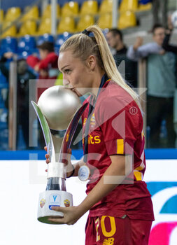 2022-11-05 - Roma Giada Greggi Cup Celebration  - FINAL - JUVENTUS FC VS AS ROMA - WOMEN SUPERCOPPA - SOCCER