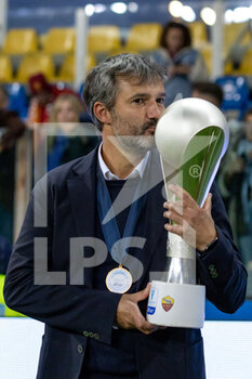 2022-11-05 - Roma Head Coach Alessandro Spugna Cup Celebration - FINAL - JUVENTUS FC VS AS ROMA - WOMEN SUPERCOPPA - SOCCER